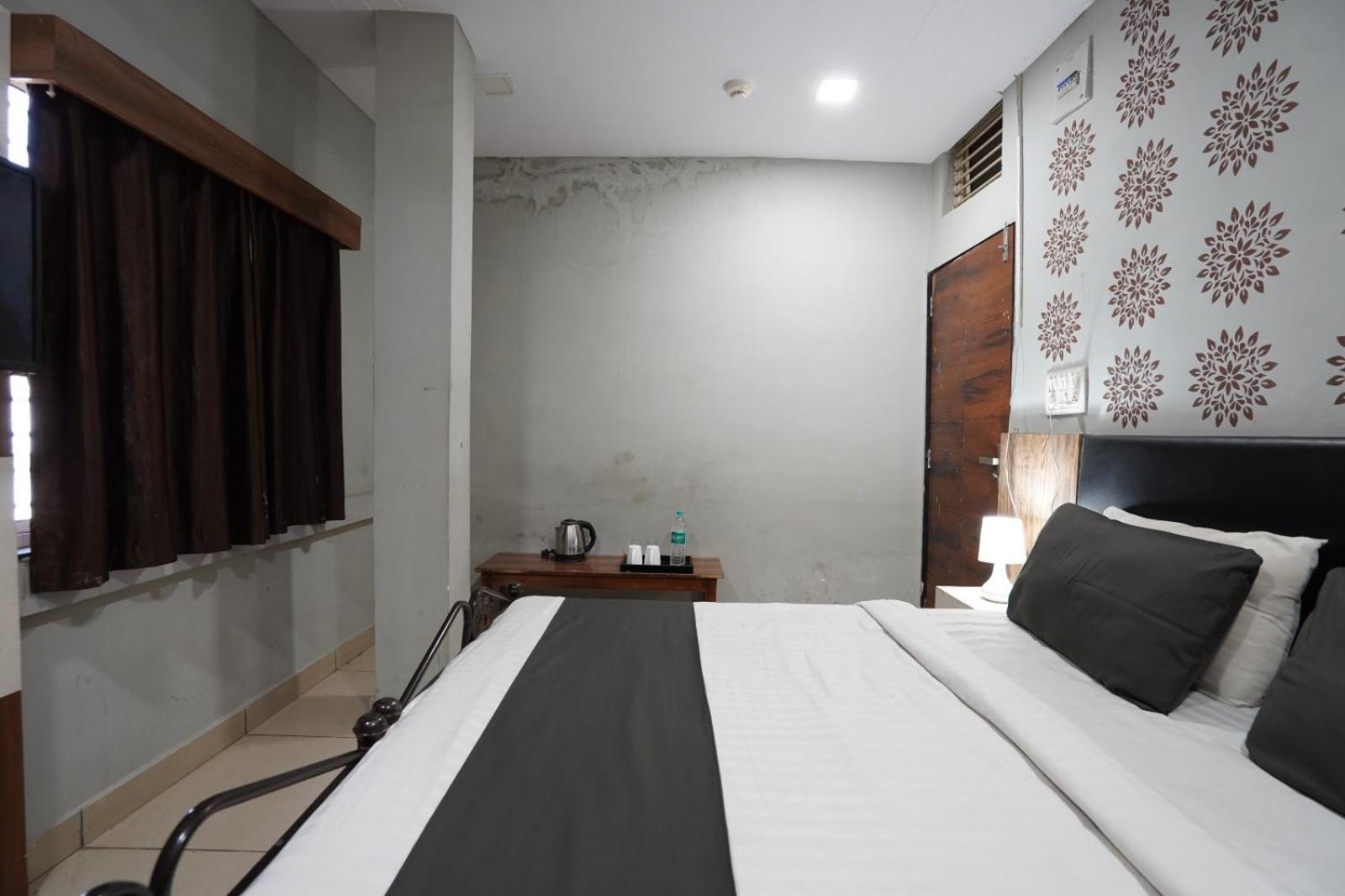 Hotel Sai Inn, Ahmedabad Airport Exterior photo