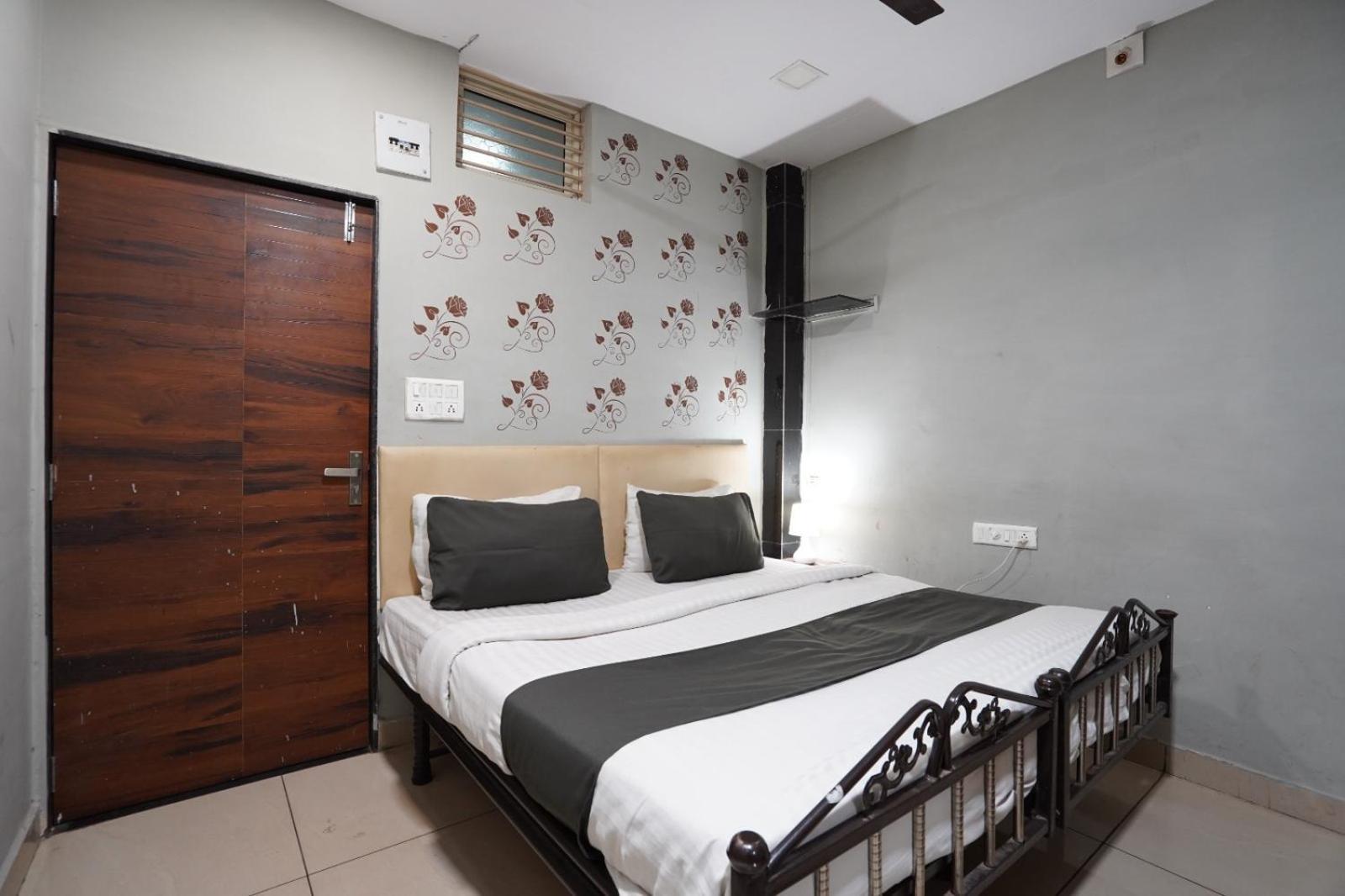 Hotel Sai Inn, Ahmedabad Airport Exterior photo