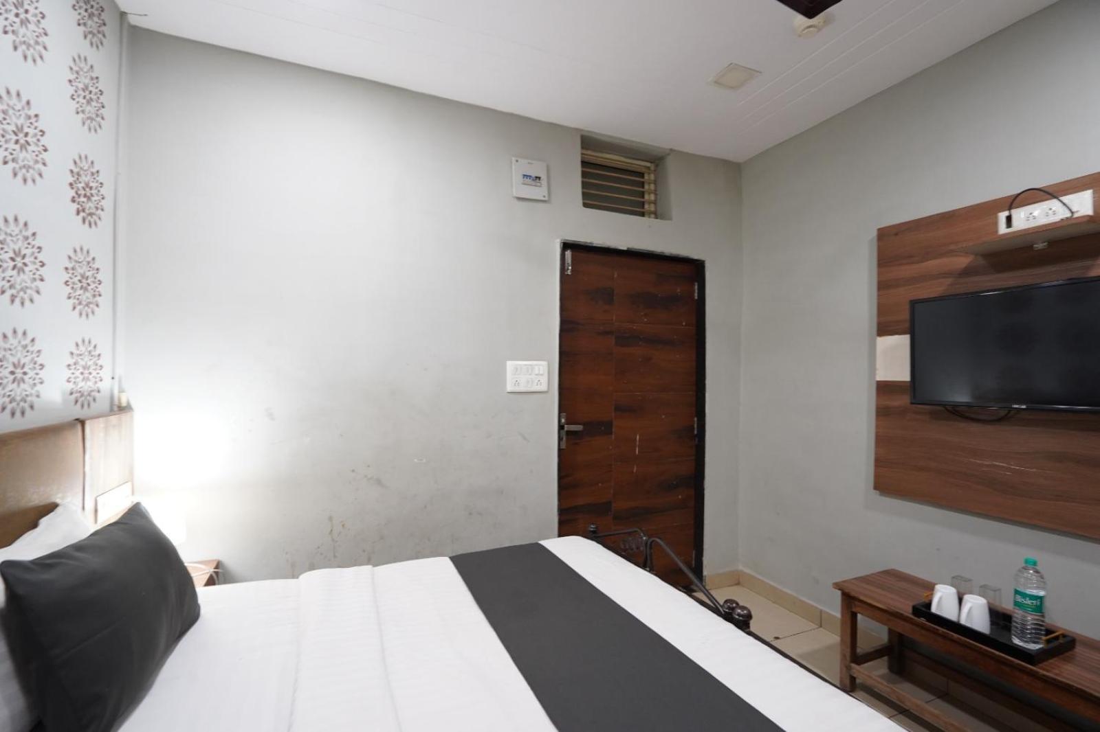 Hotel Sai Inn, Ahmedabad Airport Exterior photo