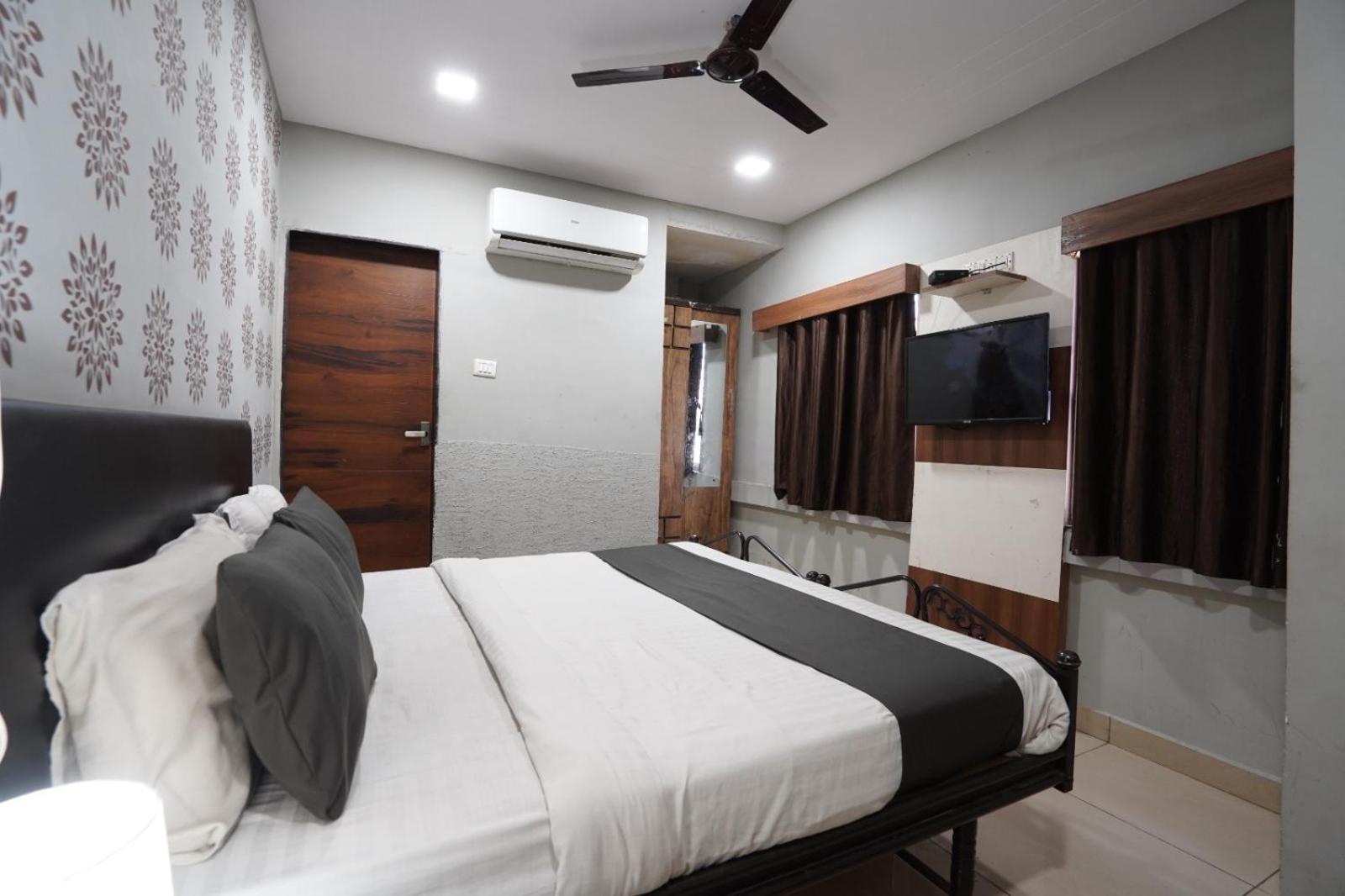 Hotel Sai Inn, Ahmedabad Airport Exterior photo